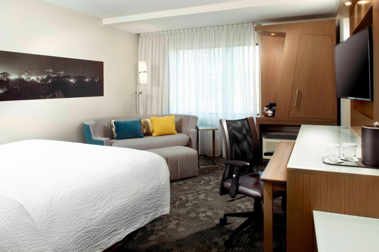 | Courtyard by Marriott Akron Downtown