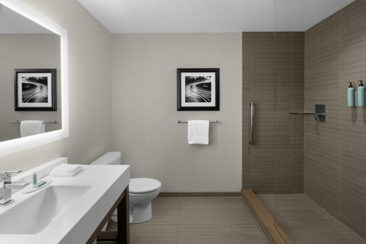 | Courtyard by Marriott Akron Downtown