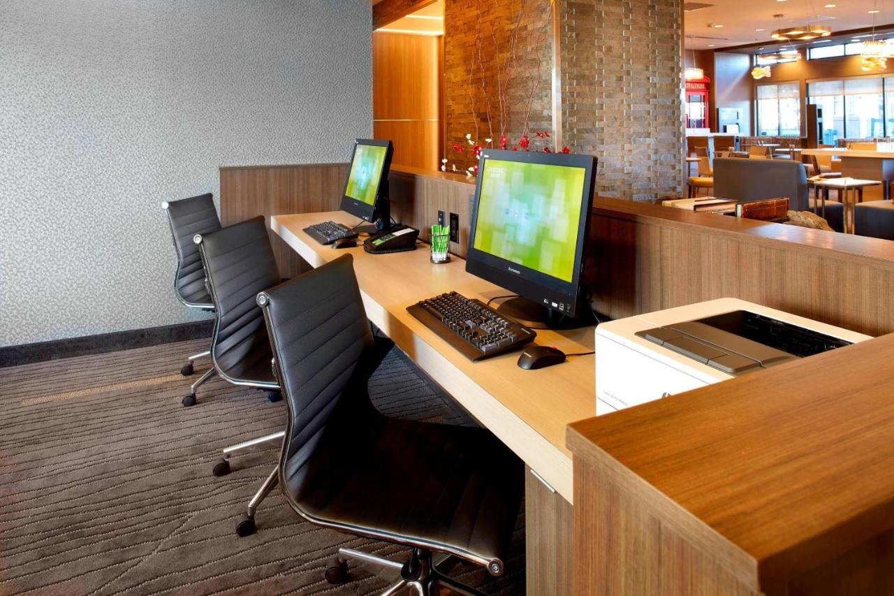 | Courtyard by Marriott Akron Downtown