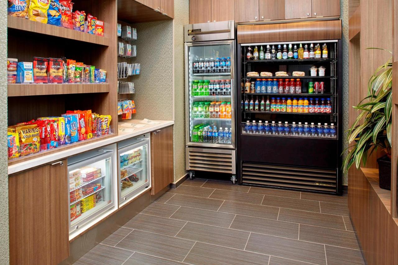 | Courtyard by Marriott Akron Downtown