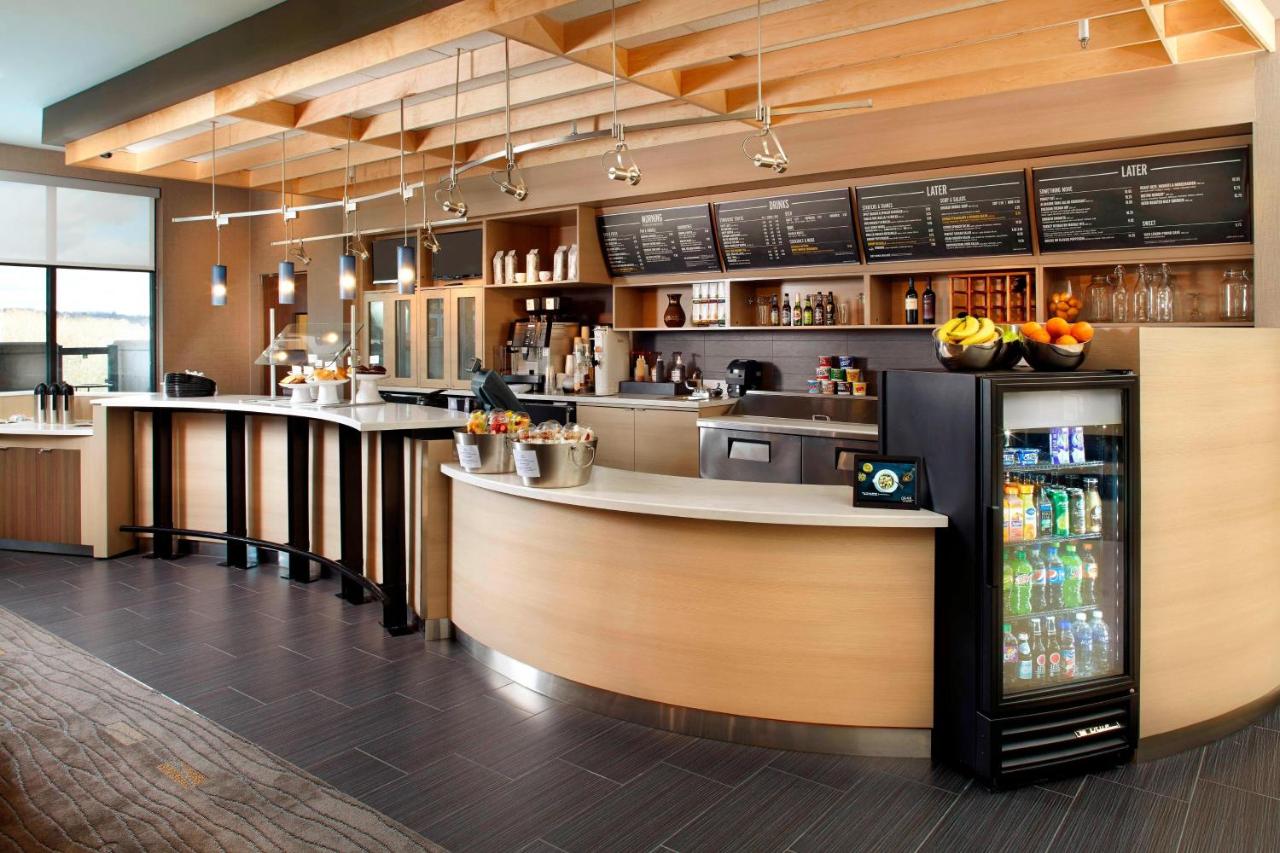 | Courtyard by Marriott Akron Downtown