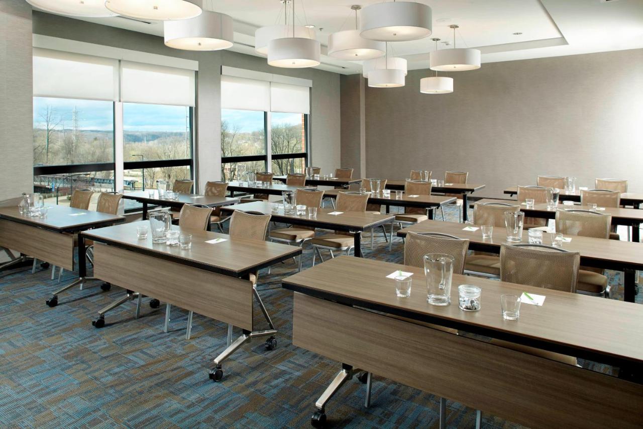 | Courtyard by Marriott Akron Downtown