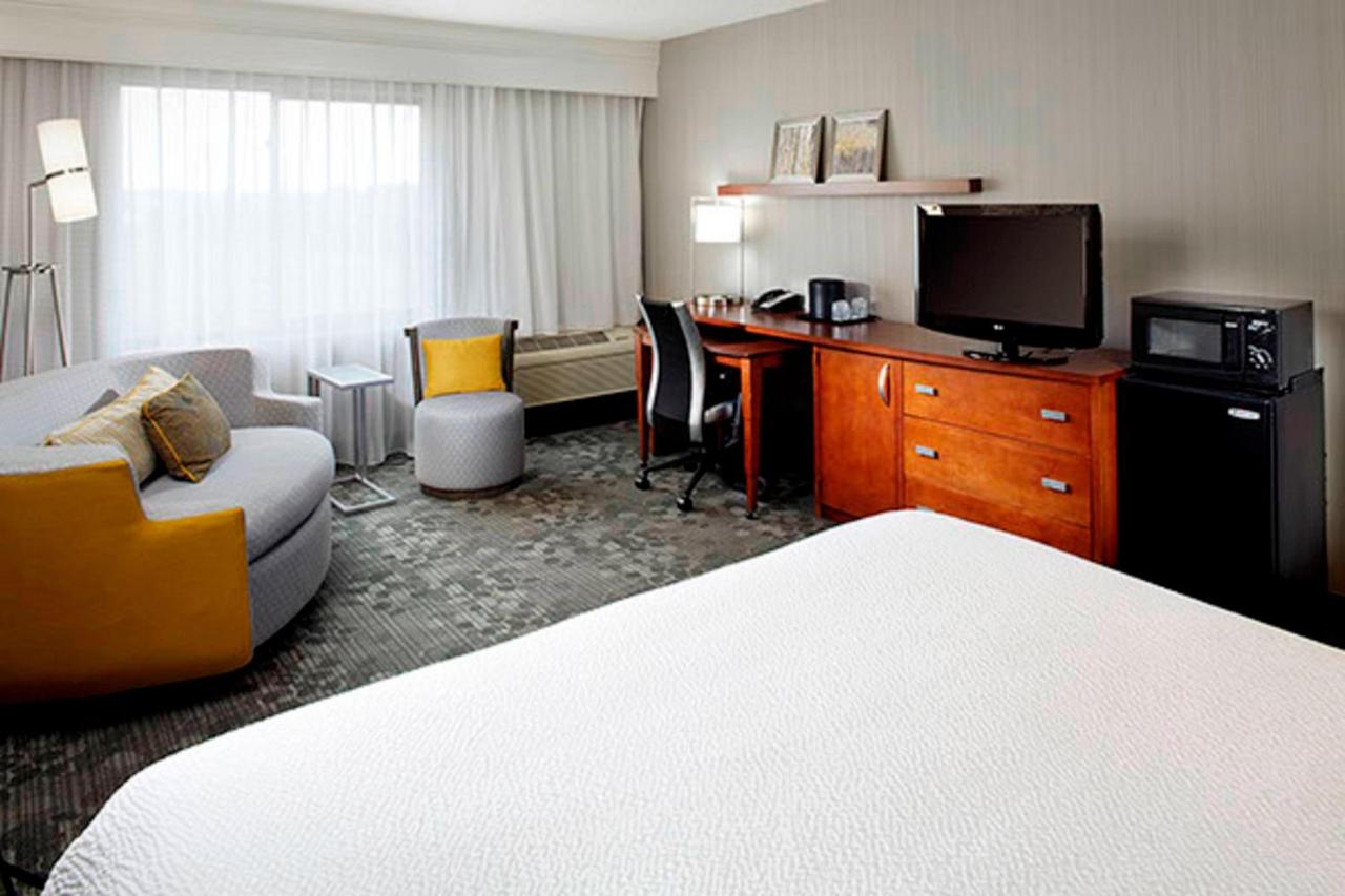  | Courtyard by Marriott Akron Stow