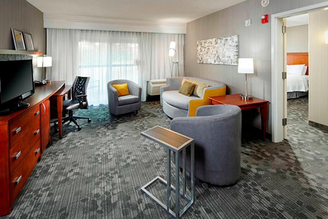  | Courtyard by Marriott Akron Stow