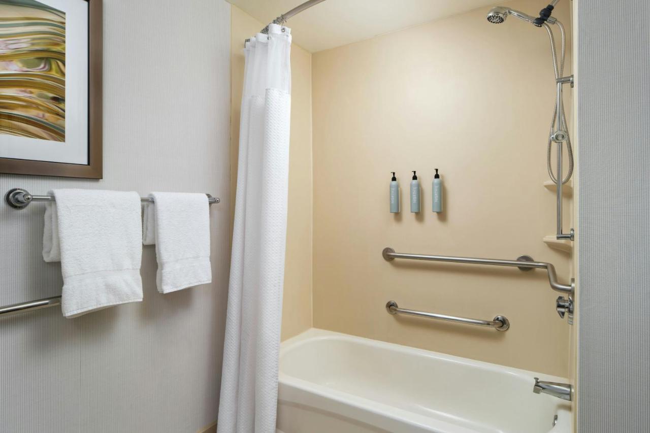  | Courtyard by Marriott Akron Stow