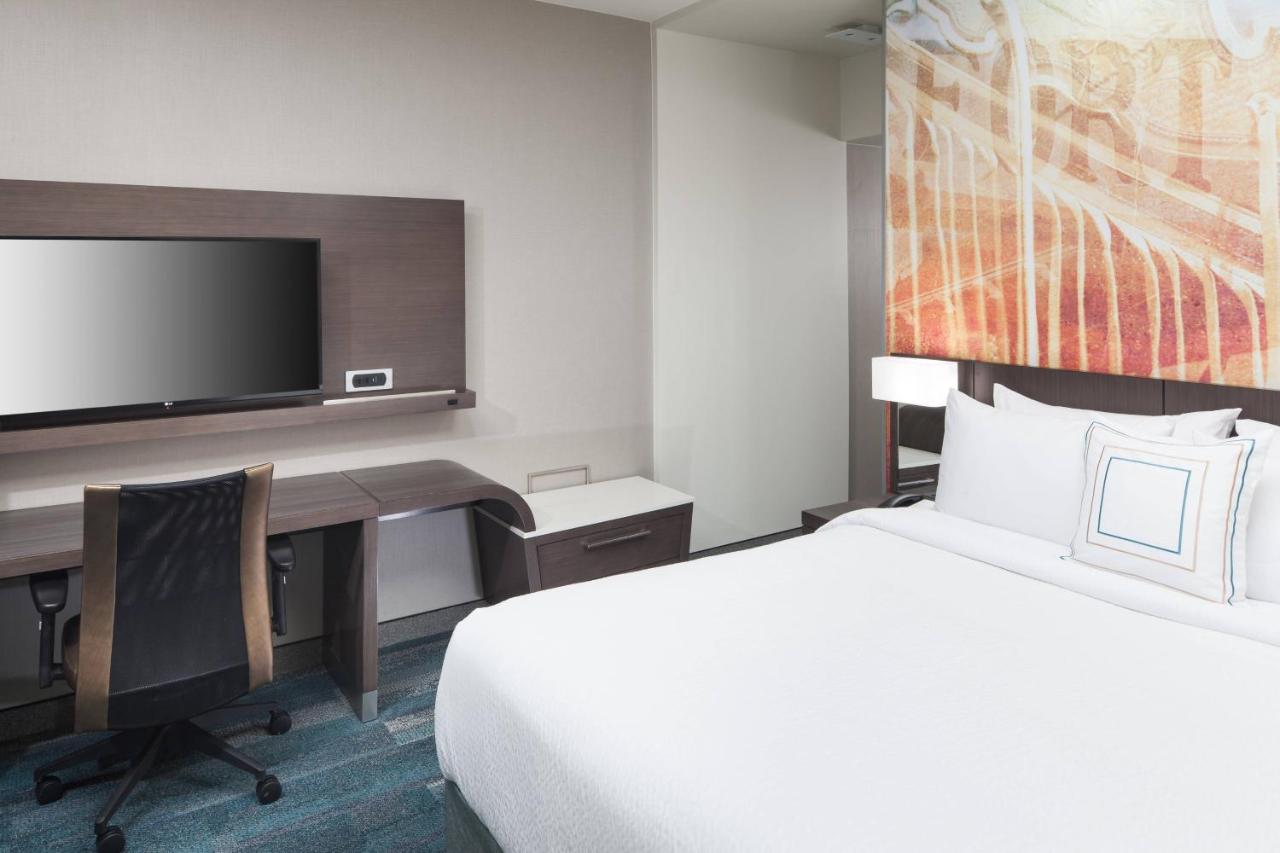 King Room with Sofa Bed at Courtyard by Marriott Fort Worth Historic Stockyards