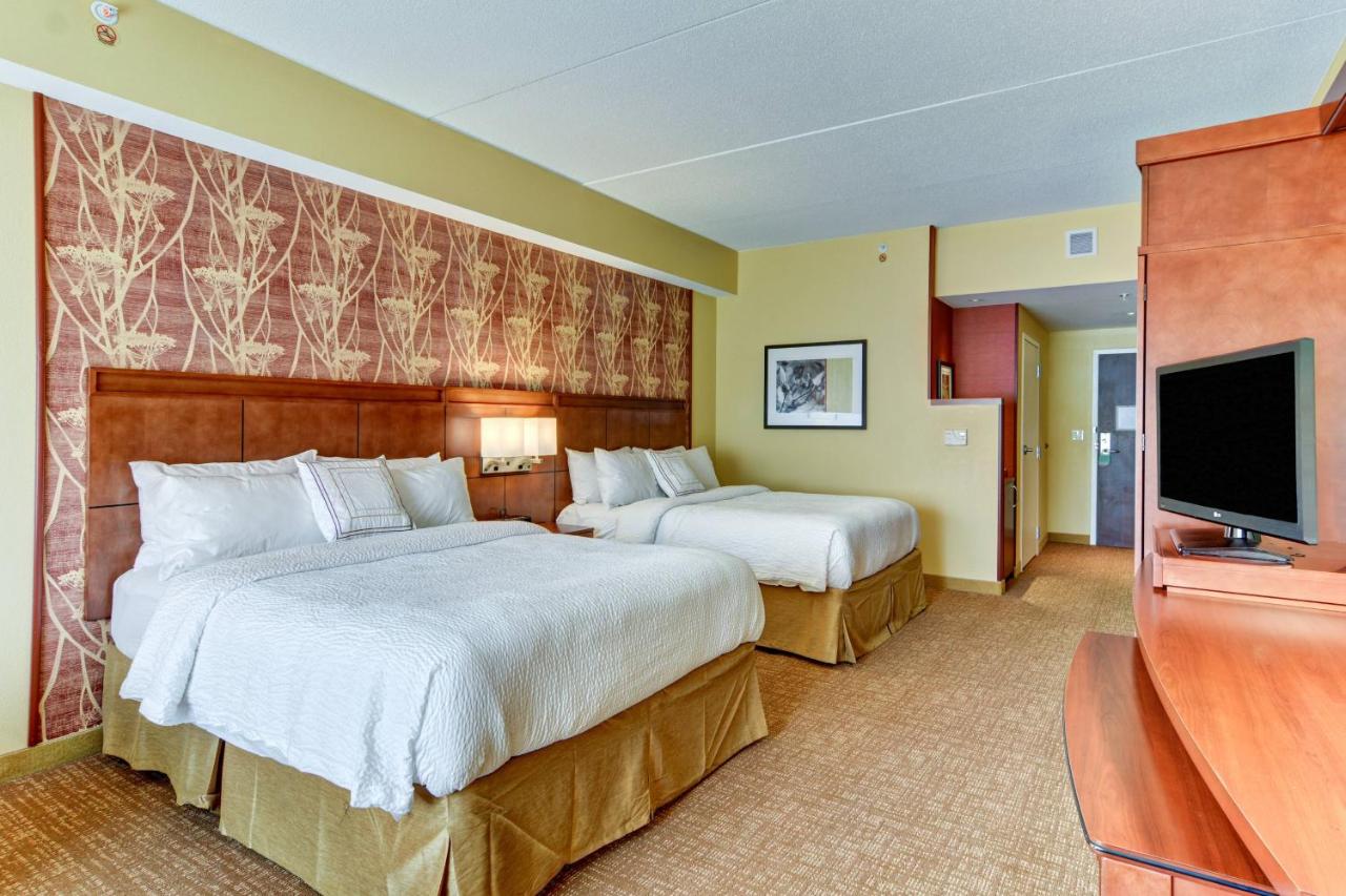Queen Room with Two Queen Beds at Courtyard by Marriott Bridgeport Clarksburg