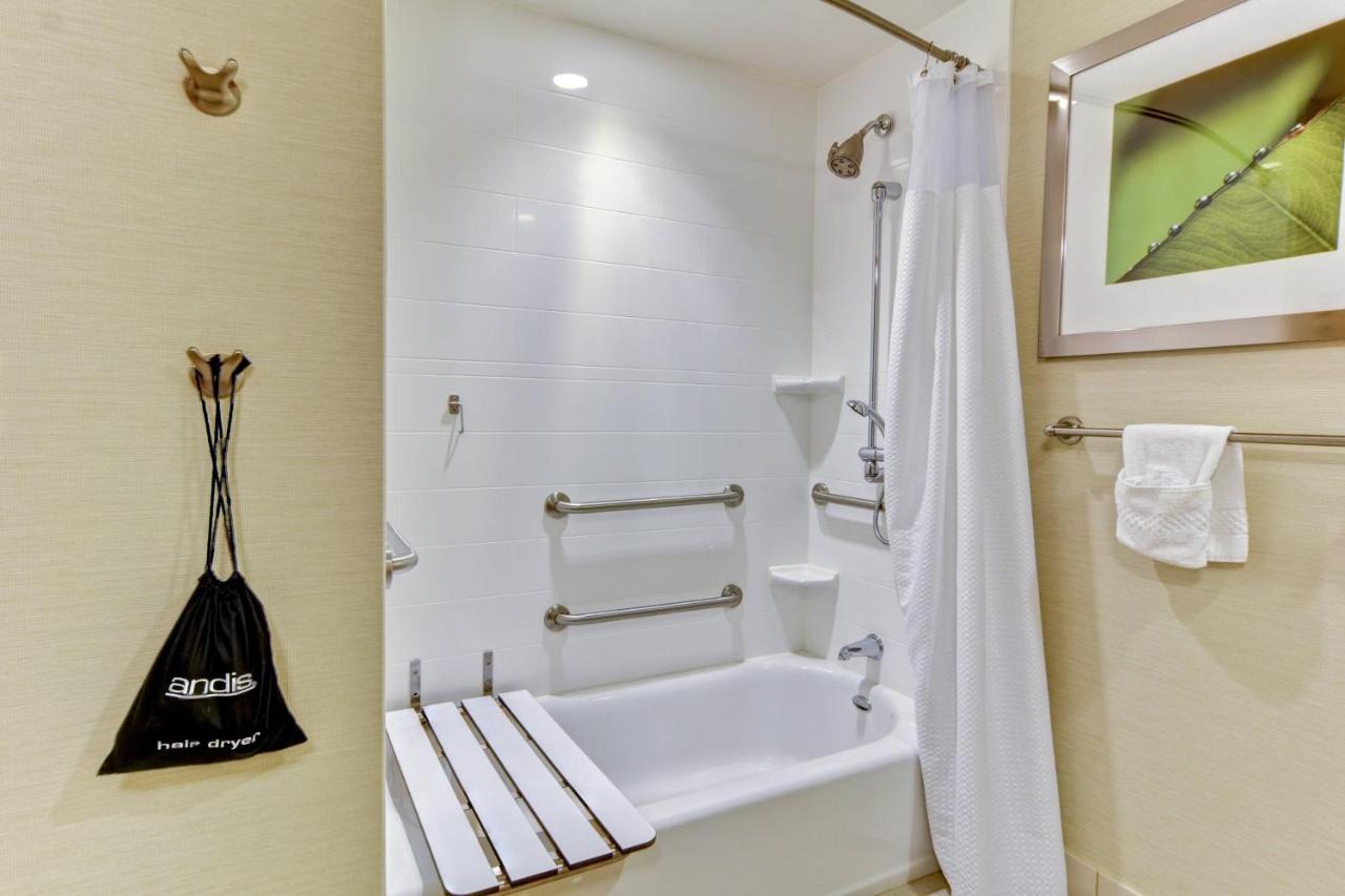 Queen Room with Two Queen Beds at Courtyard by Marriott Bridgeport Clarksburg