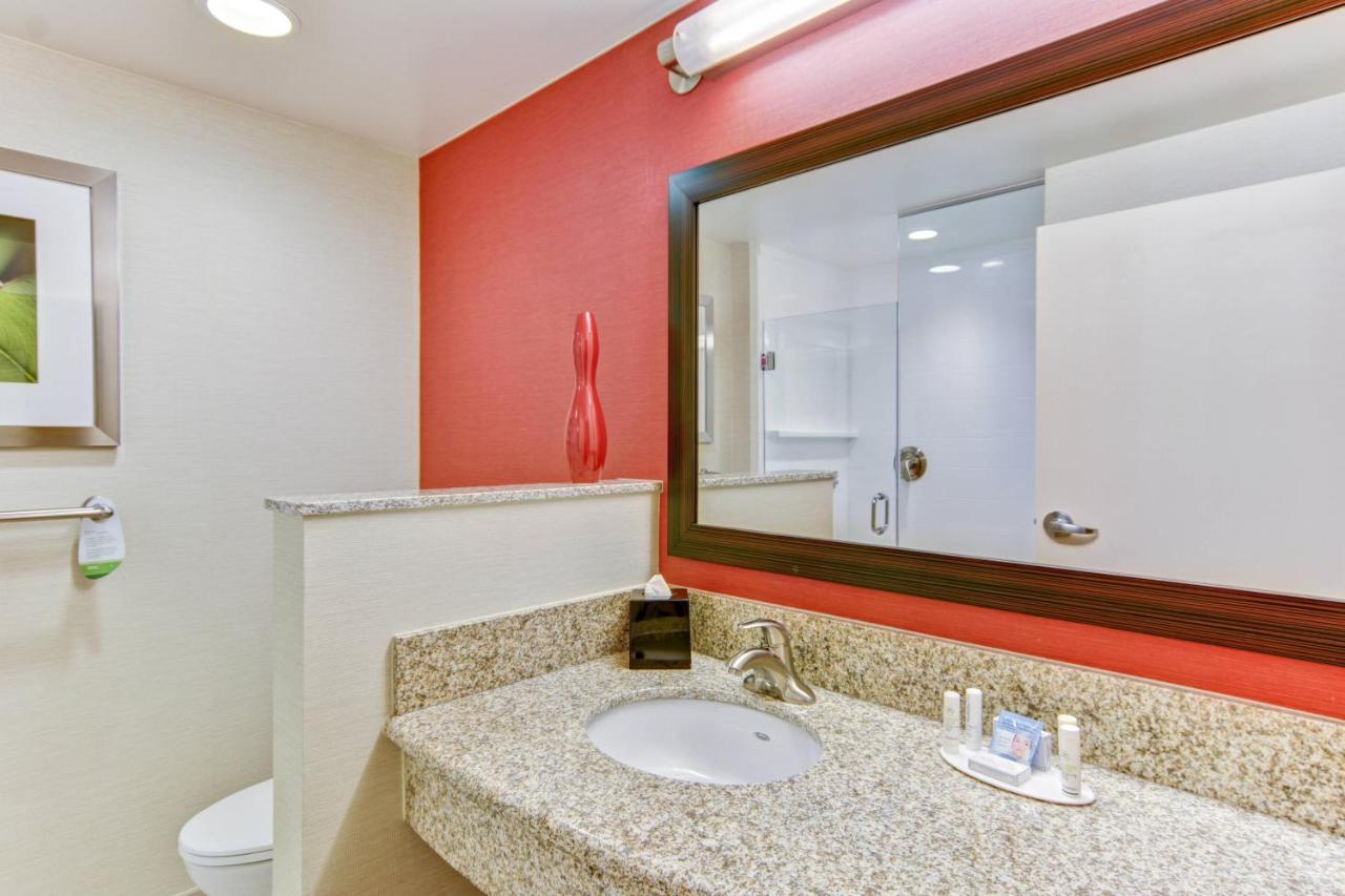 Queen Room with Two Queen Beds at Courtyard by Marriott Bridgeport Clarksburg