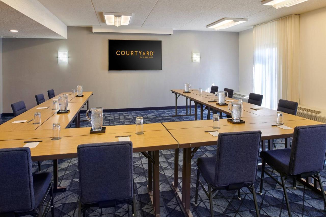 | Courtyard Chicago Lincolnshire