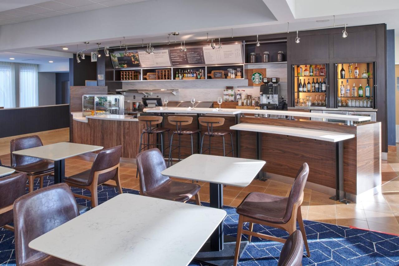 | Courtyard Chicago Lincolnshire