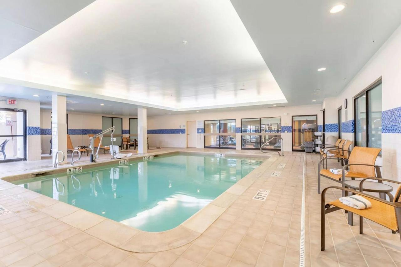 | Courtyard Burlington Williston