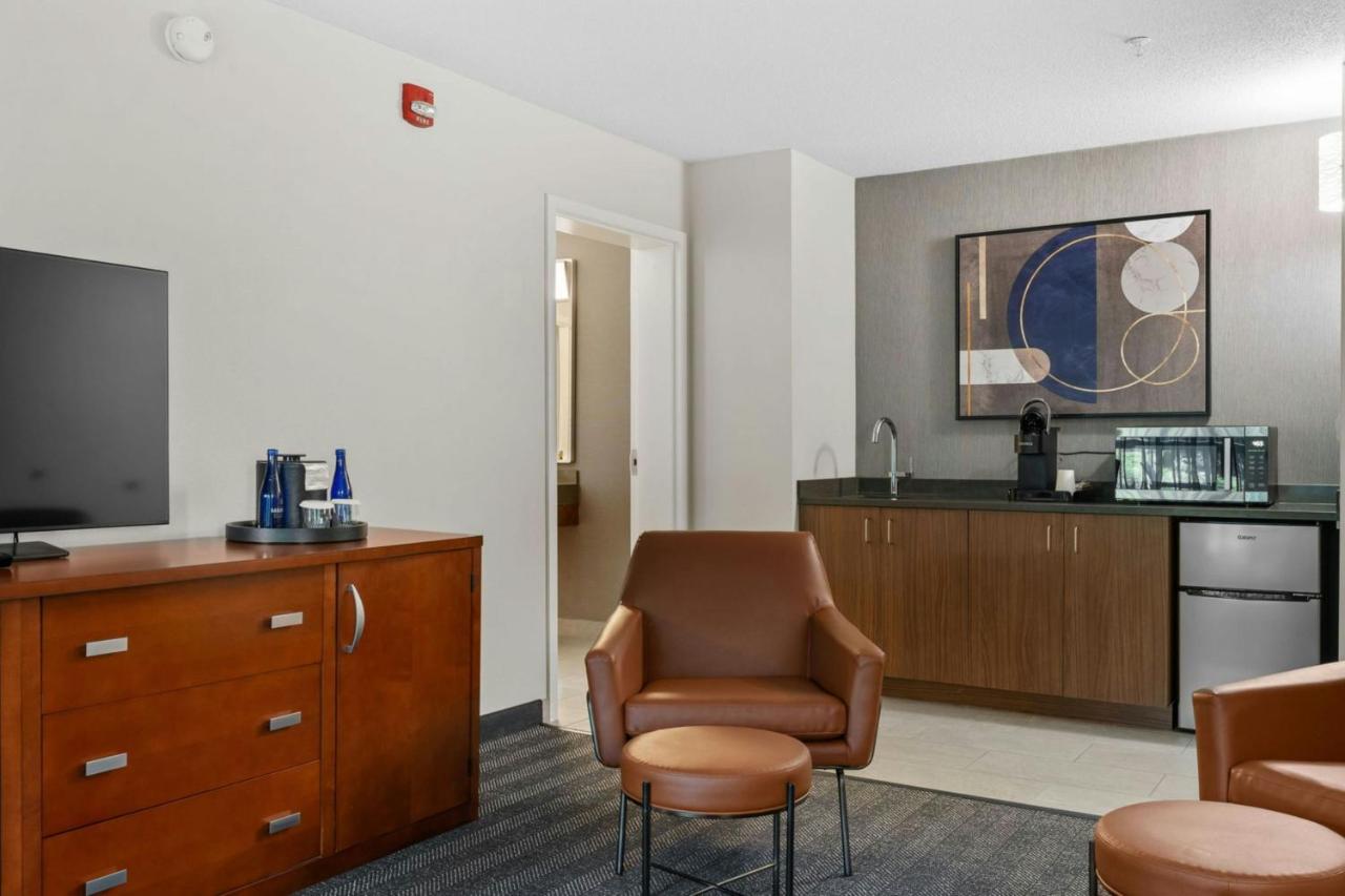 | Courtyard Burlington Williston