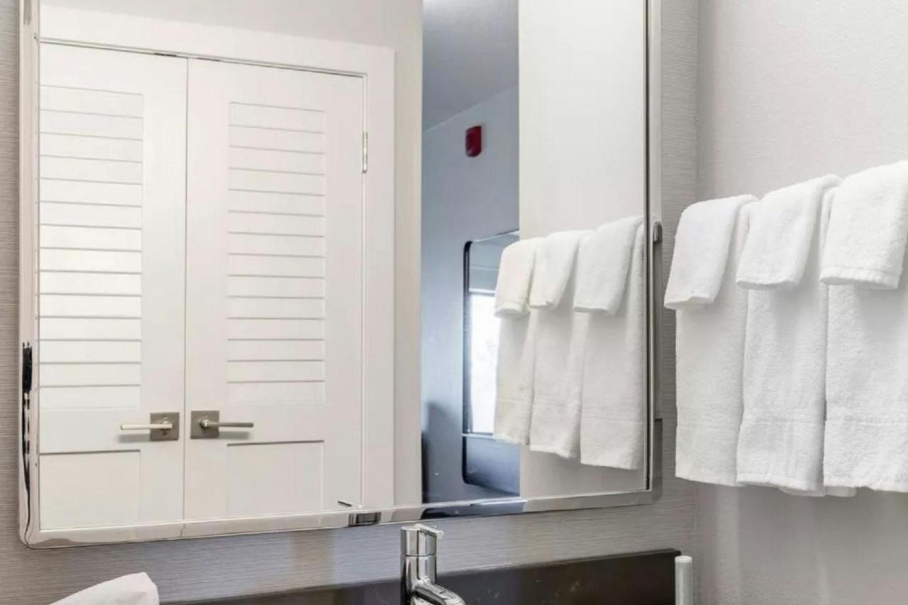 | Courtyard Burlington Williston