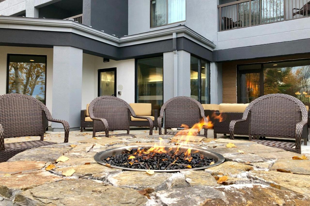 | Courtyard Burlington Williston