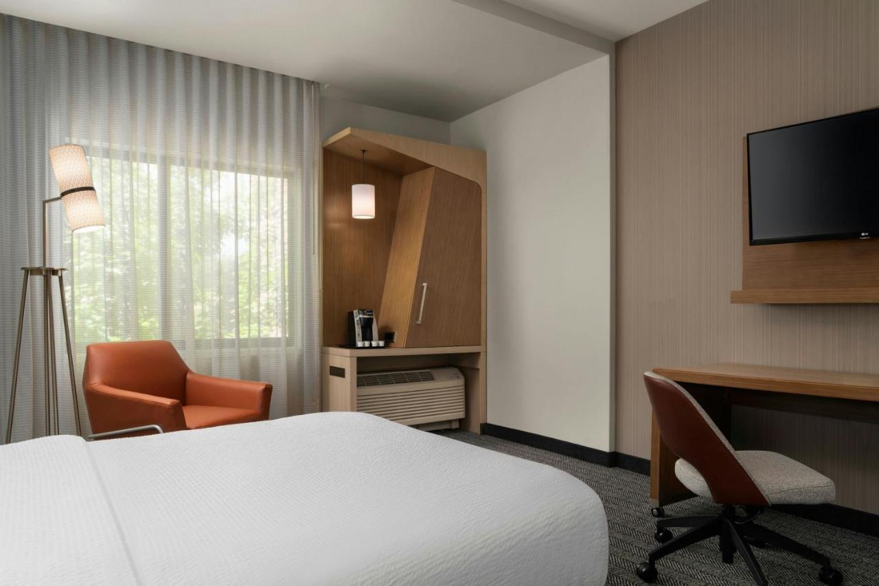 Queen Room with Two Queen Beds at Courtyard by Marriott Denver North/Westminster