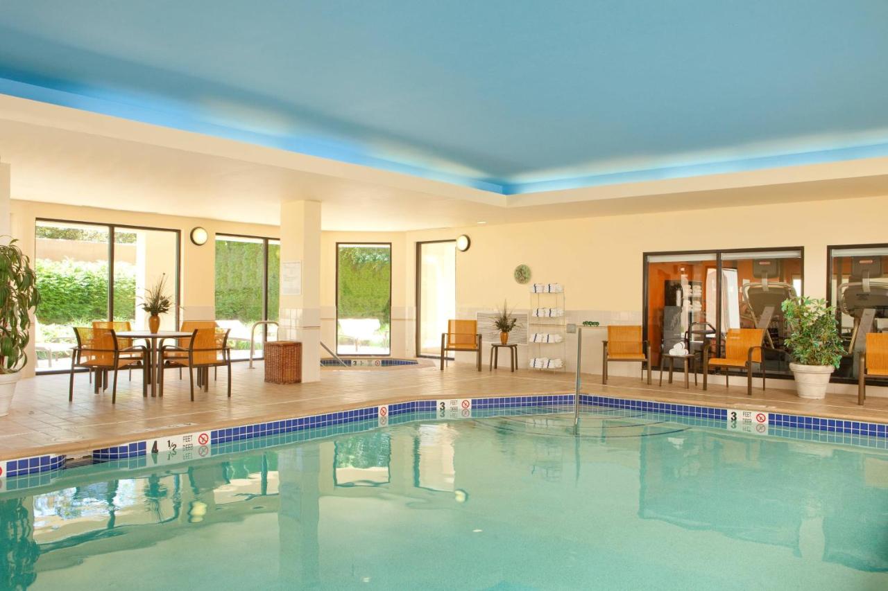 | Courtyard Hartford Manchester