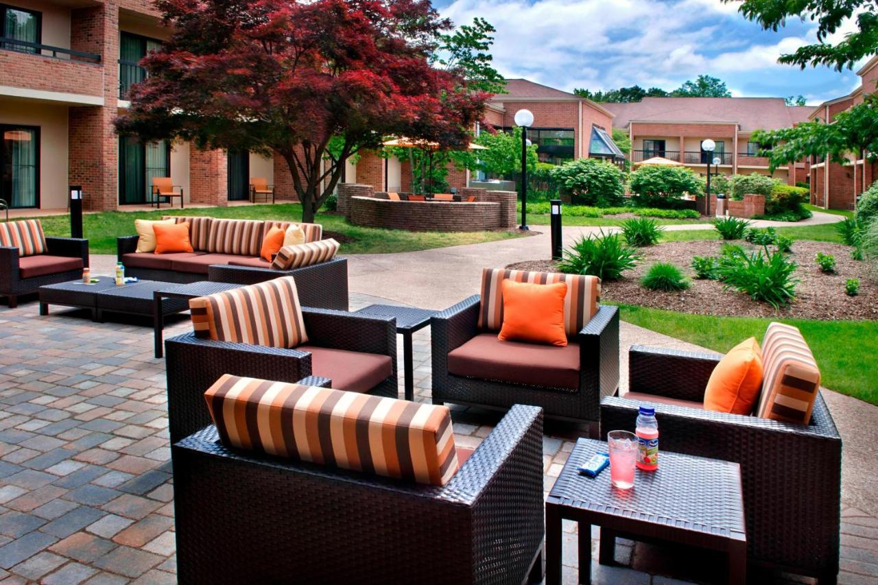 | Courtyard By Marriott Hartford Windsor Airport
