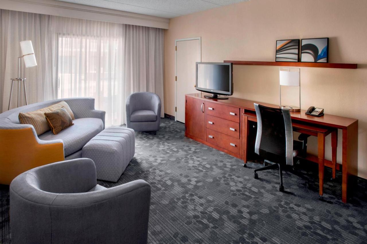 | Courtyard By Marriott Hartford Windsor Airport