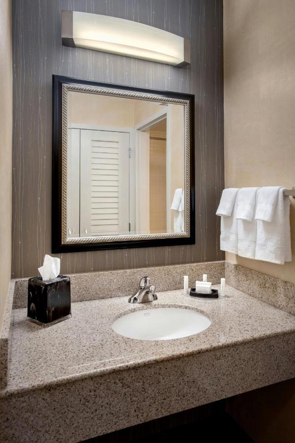 | Courtyard By Marriott Hartford Windsor Airport