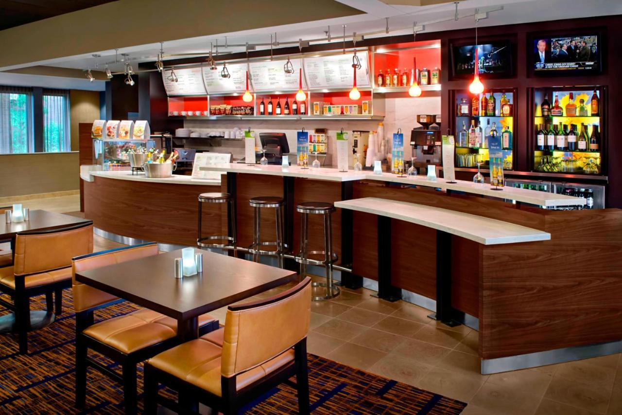 | Courtyard By Marriott Hartford Windsor Airport