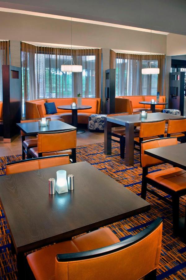 | Courtyard By Marriott Hartford Windsor Airport