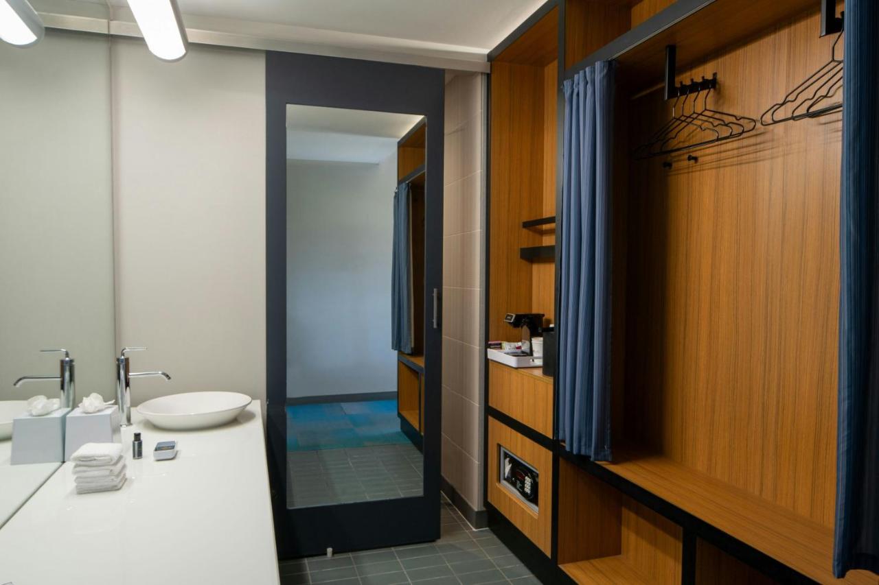 King Room at Aloft by Marriott Green Bay