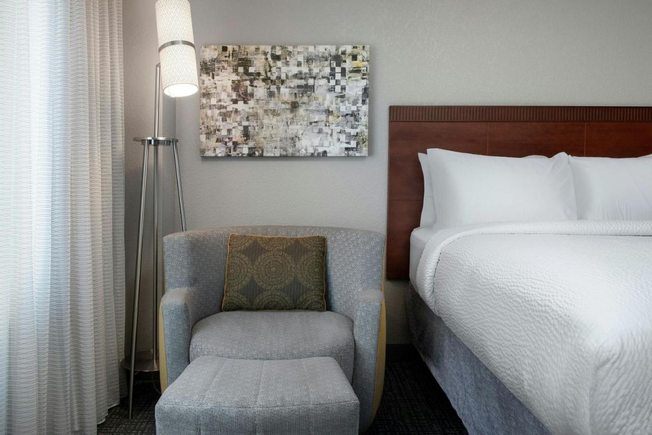 Queen Room with Two Queen Beds at Courtyard by Marriott Chico
