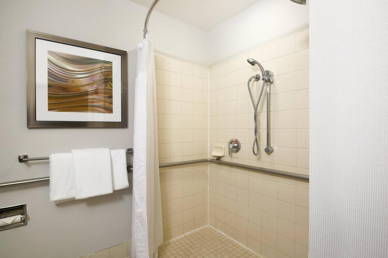 King Suite with Sofa Bed at Courtyard by Marriott Chico