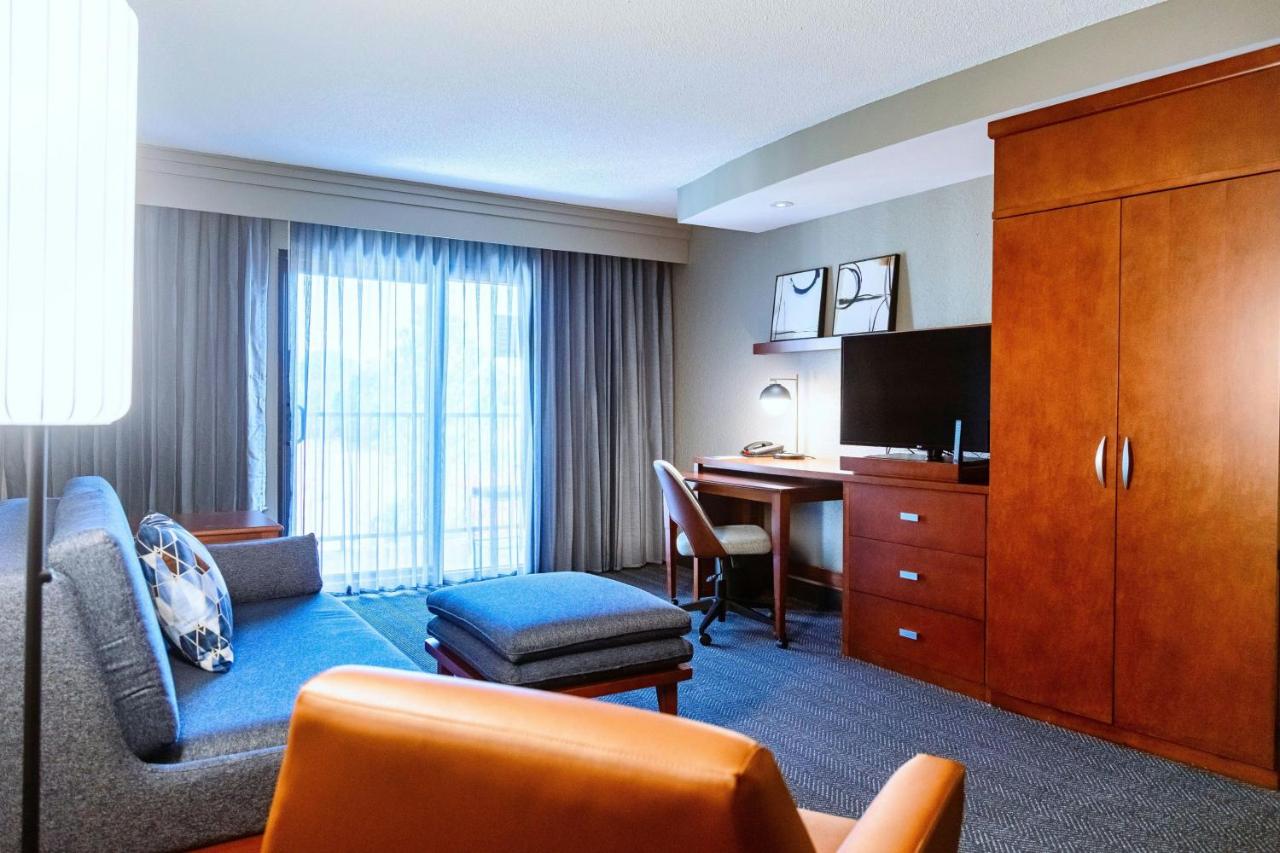 | Courtyard Biloxi North/D'Iberville