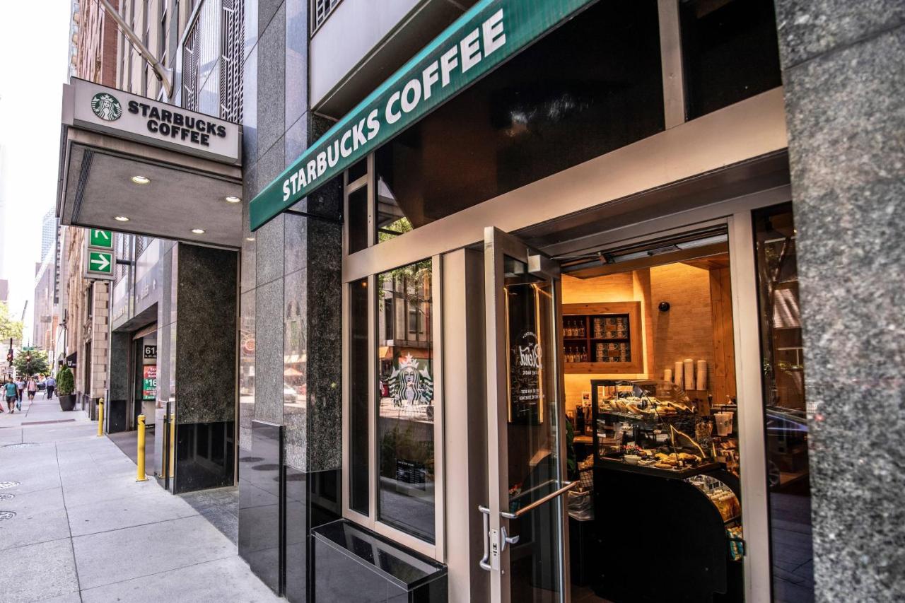 | Courtyard Chicago Downtown/Magnificent Mile