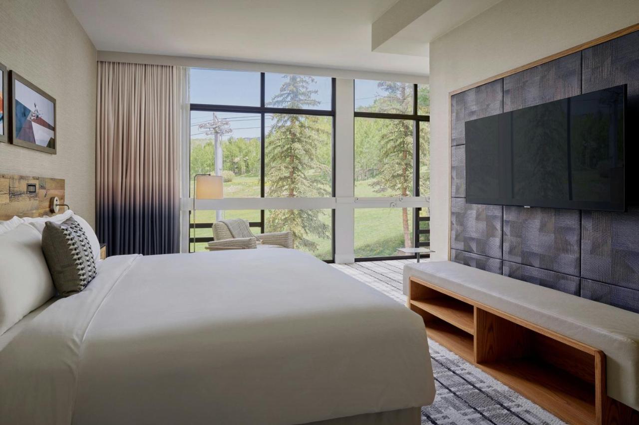 One-Bedroom Premium King Suite with Mountain View at Viewline Resort Snowmass, Autograph Collection