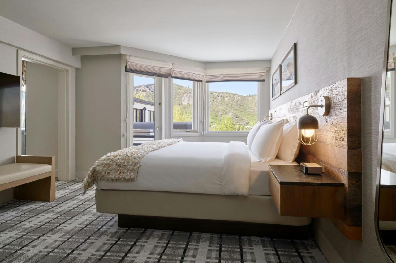 One-Bedroom King Suite with Balcony at Viewline Resort Snowmass, Autograph Collection