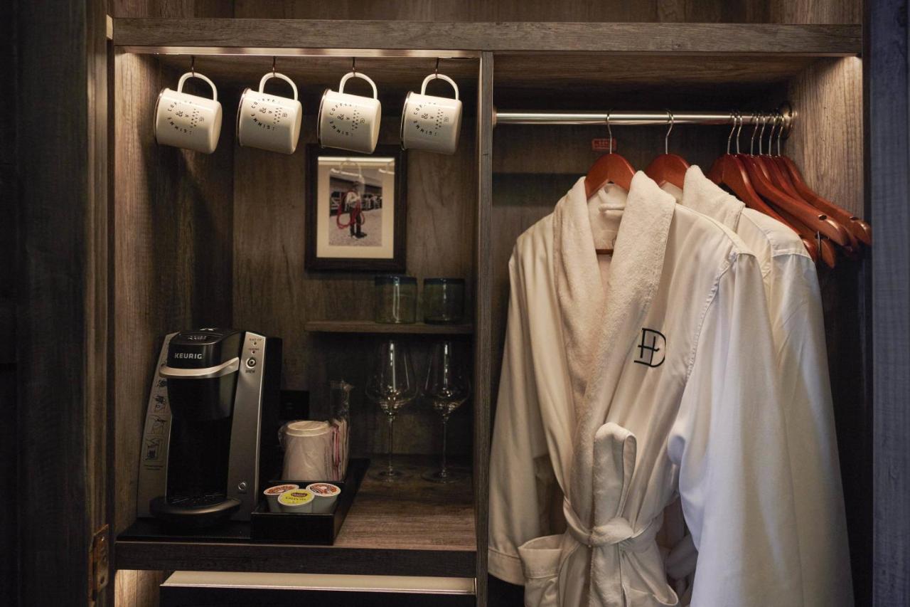 Deluxe Guest room, 1 King, with Deep Soaking Tub at Hotel Drover, Autograph Collection