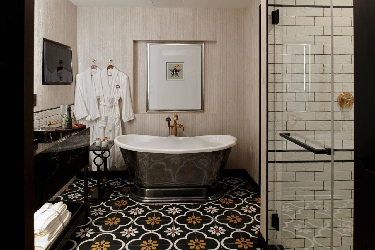 Deluxe Guest room, 1 King, with Deep Soaking Tub at Hotel Drover, Autograph Collection