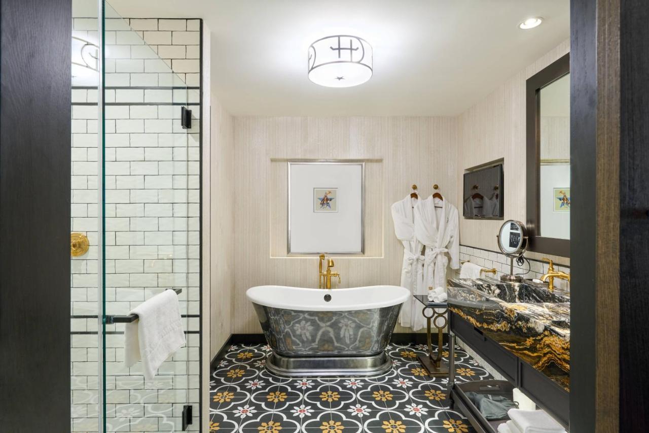 Deluxe Guest room, 1 King, with Deep Soaking Tub at Hotel Drover, Autograph Collection