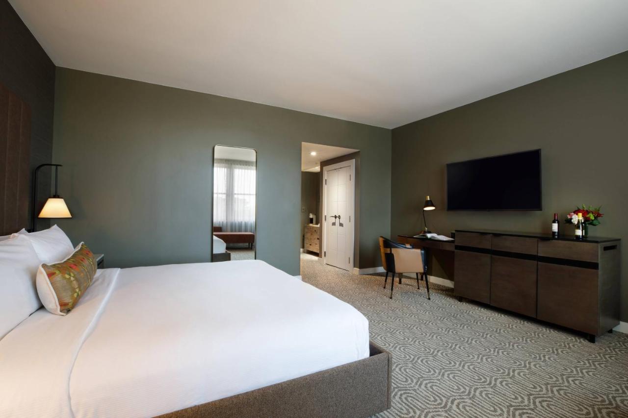 Deluxe King Room at Hotel Vin, Grapevine, Autograph Collection