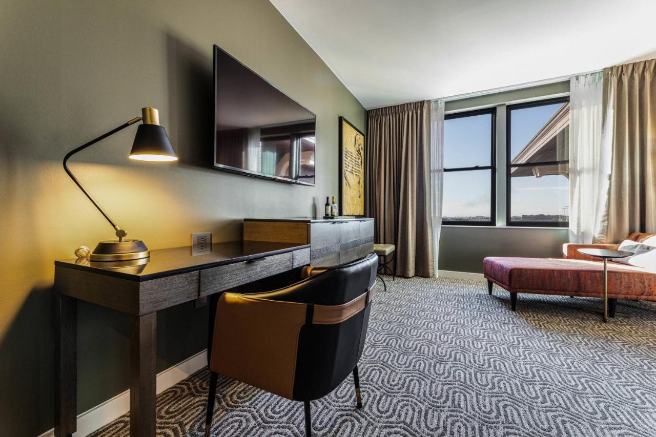 Deluxe King Room at Hotel Vin, Grapevine, Autograph Collection
