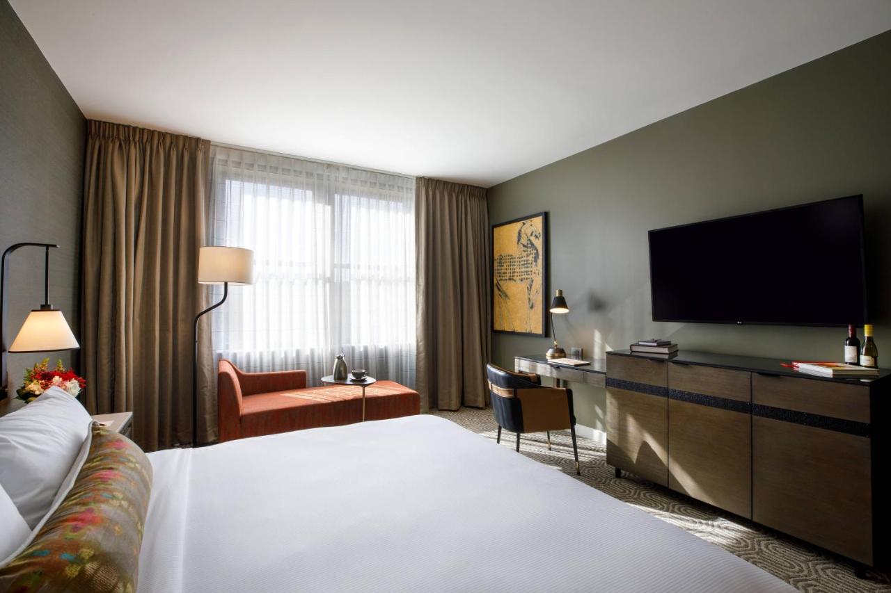 Deluxe King Room with Adapted Tub - Mobility and Hearing Accessible at Hotel Vin, Grapevine, Autograph Collection