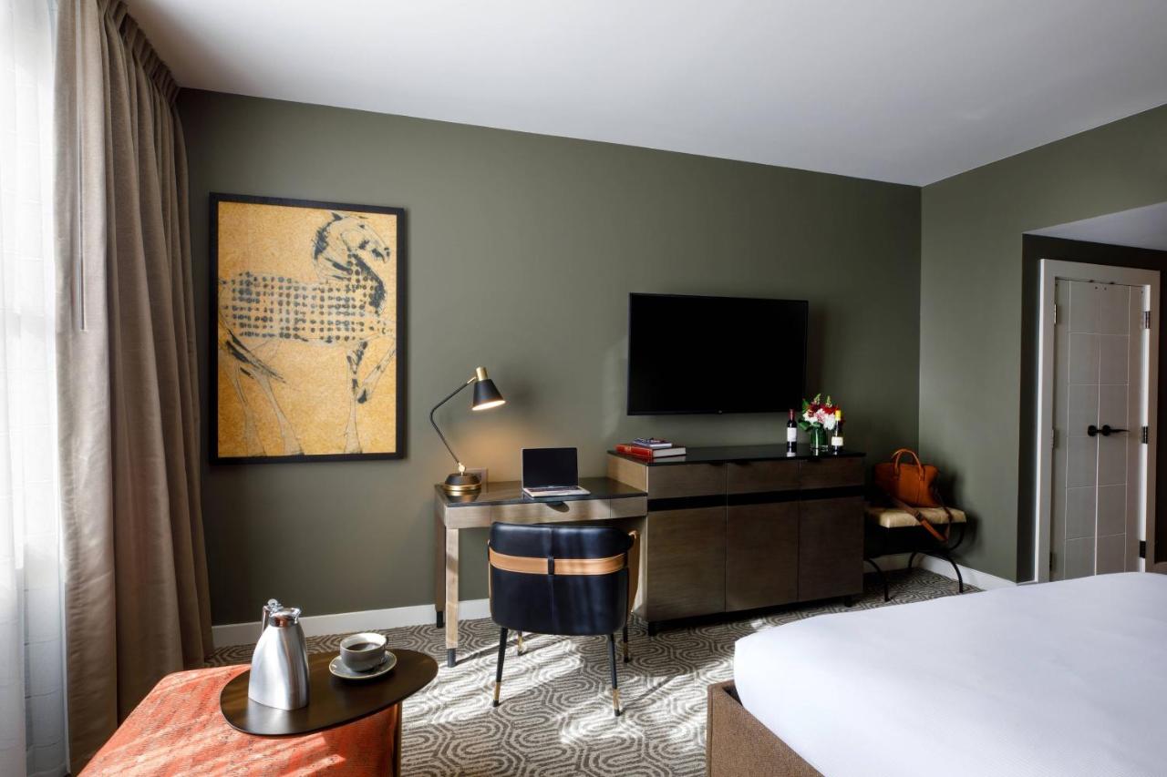 Deluxe King Room with Adapted Tub - Mobility and Hearing Accessible at Hotel Vin, Grapevine, Autograph Collection