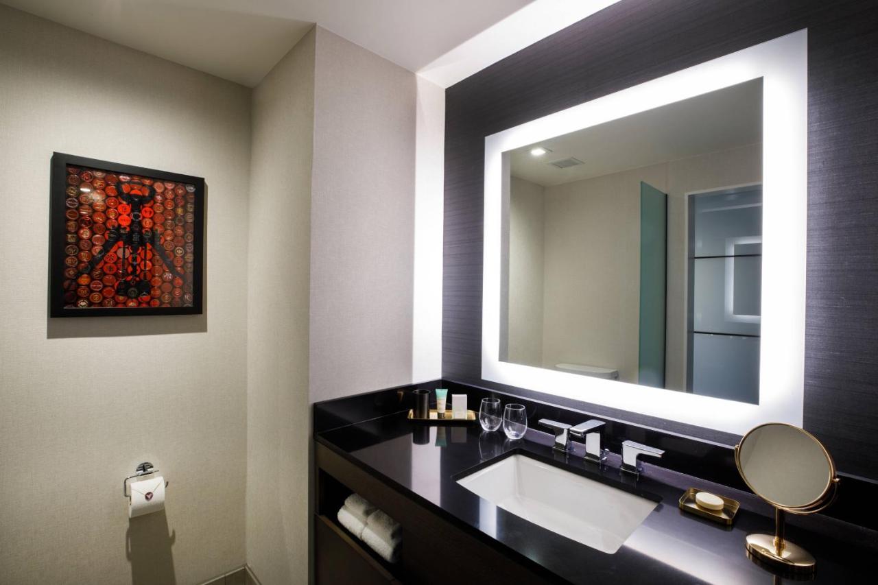 Deluxe King Room at Hotel Vin, Grapevine, Autograph Collection