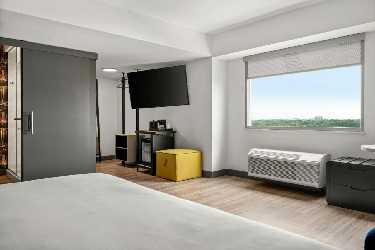 Savvy King Room at Aloft by Marriott Chicago Schaumburg