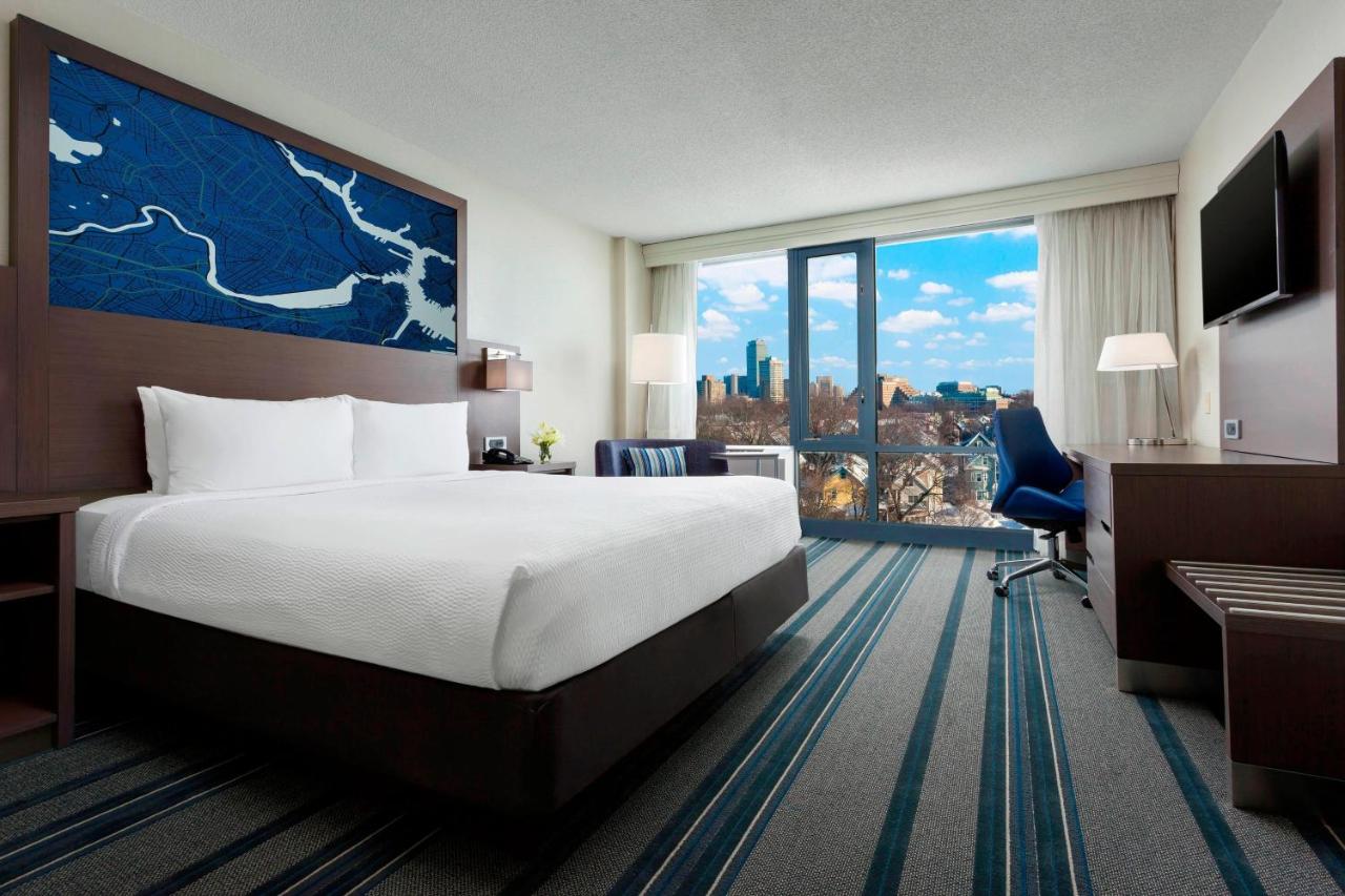 King Room at Courtyard by Marriott Boston-Cambridge