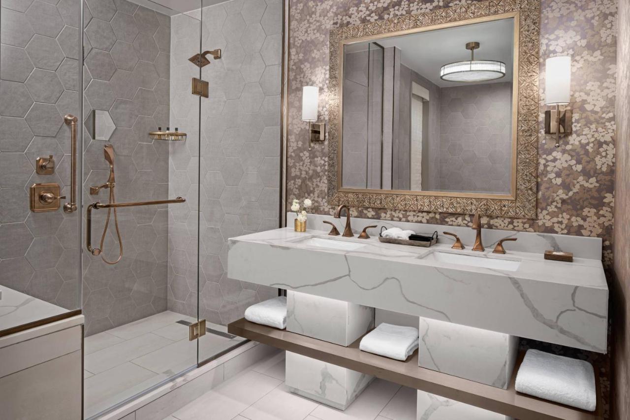 Larger Guest room, 1 King at The Lytle Park Hotel, Autograph Collection