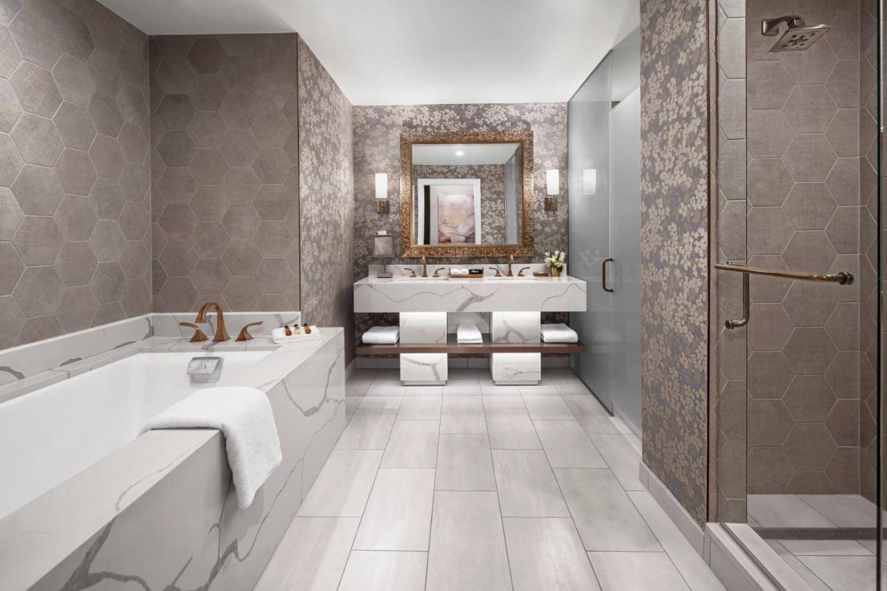 Soaker Tub Guest Room, Guest room, 1 King at The Lytle Park Hotel, Autograph Collection