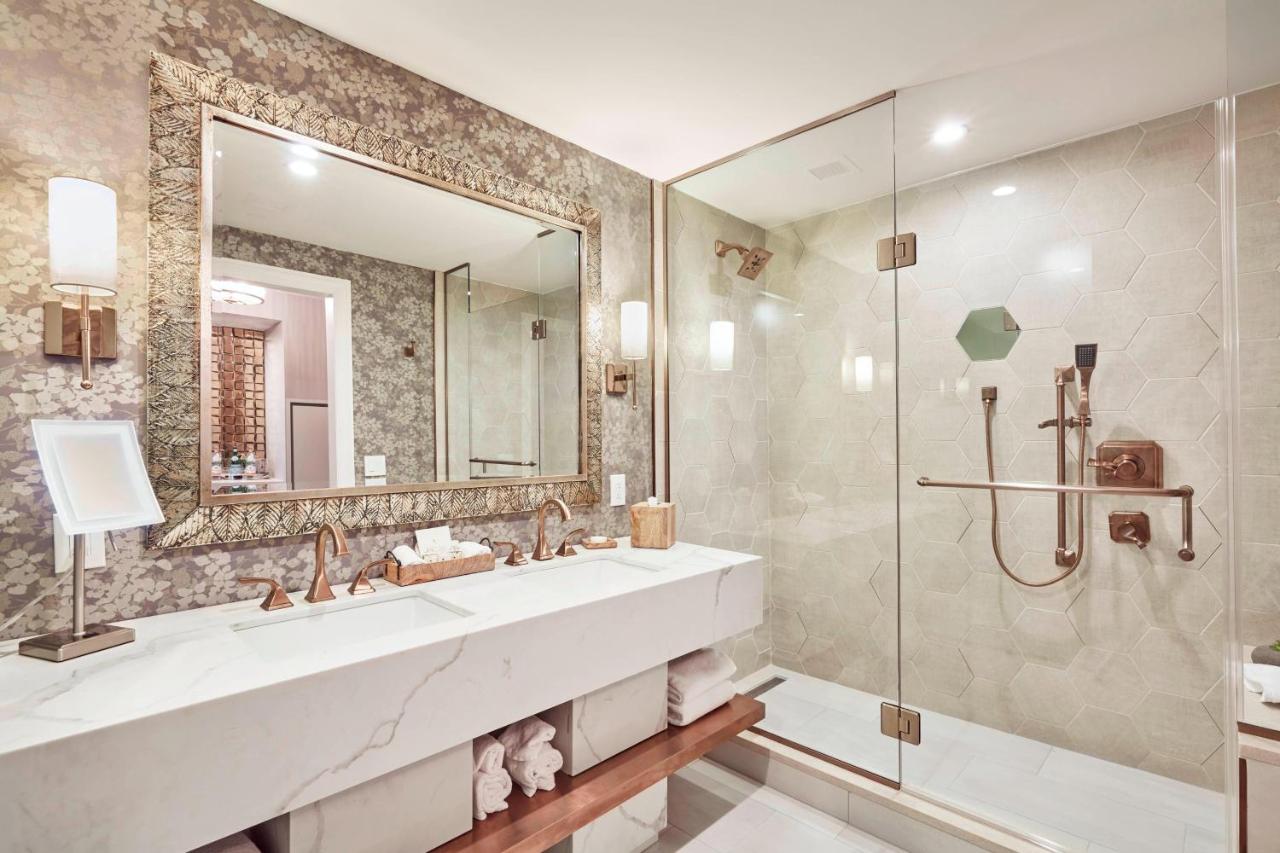 Larger Guest room, 1 King at The Lytle Park Hotel, Autograph Collection