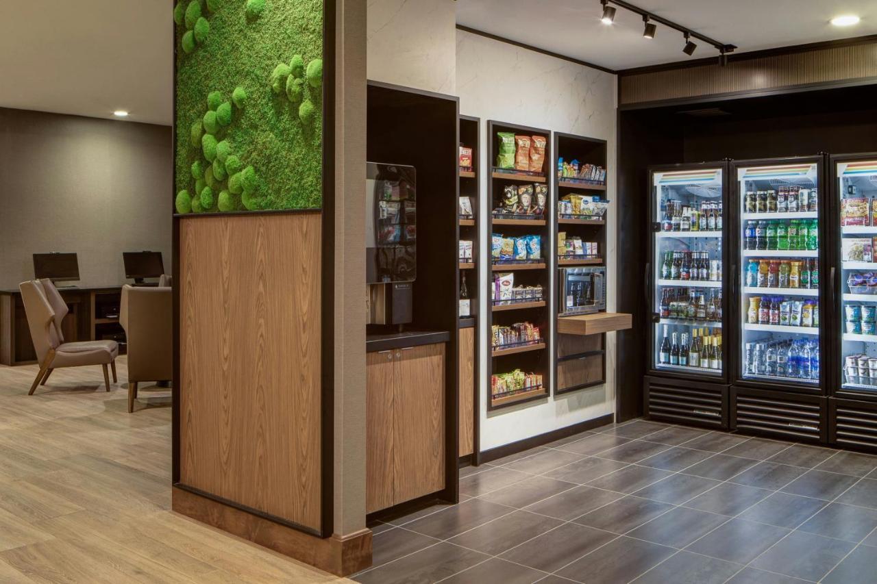 | Courtyard by Marriott Chicago Downtown River North