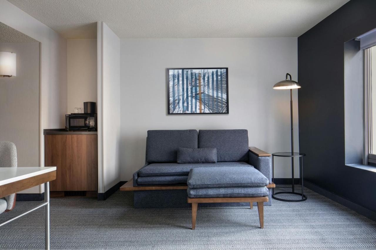 | Courtyard by Marriott Chicago Downtown River North