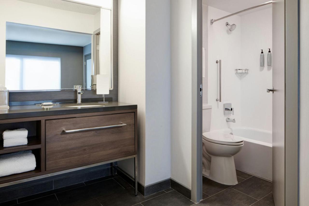| Courtyard by Marriott Chicago Downtown River North