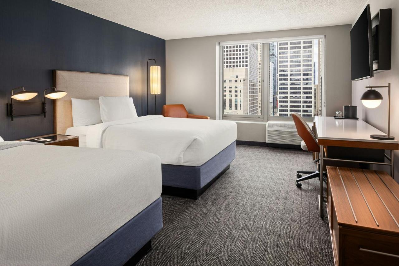 | Courtyard by Marriott Chicago Downtown River North